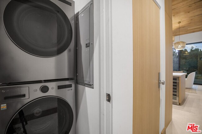 Building Photo - 1754 Lechusa Rd