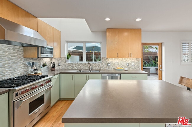 Building Photo - 843 17th St