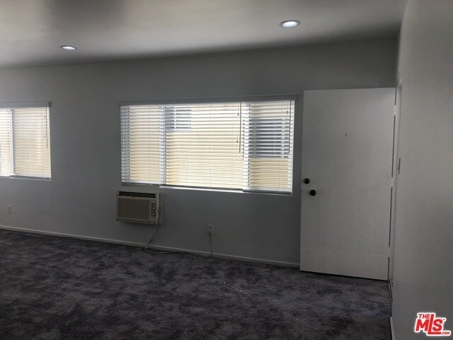 Building Photo - 744 Pier Ave
