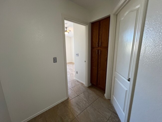 Building Photo - EXCELLENT Location!! This house is a three bedroom & two full baths