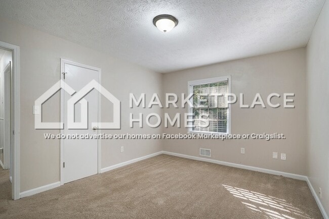 Building Photo - 1051 Scott Rd