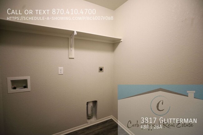 Building Photo - $900 move in special!! Spacious 4 bed, 2 b...