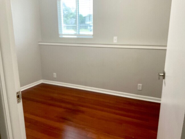 Building Photo - 4 bedroom home on Keith for Rent