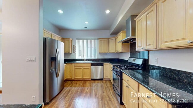 Building Photo - 11622 Oxnard St