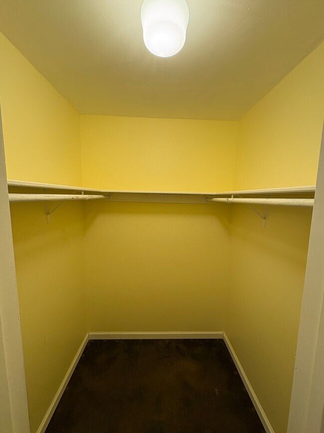 Building Photo - Townhouse available in Great North Austin ...