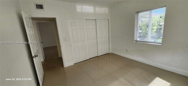 Building Photo - 9800 E Bay Harbor Dr