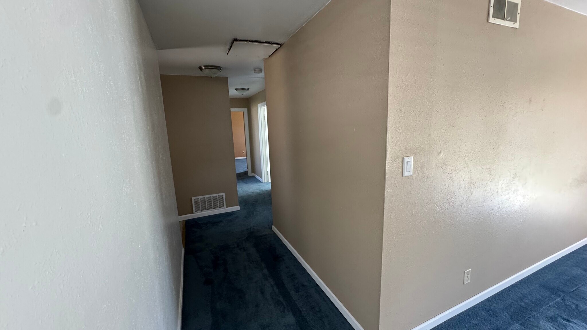 Building Photo - 1805 Pinon Ave