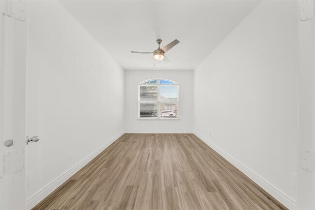 Building Photo - 20170 Clear Rdg Ln