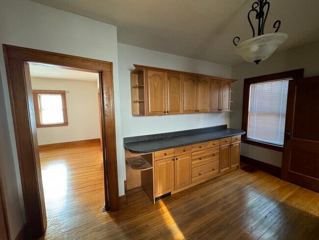 Building Photo - 1002 B St