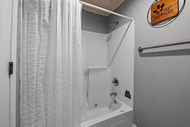 Building Photo - 3290 Scenic Hwy 98