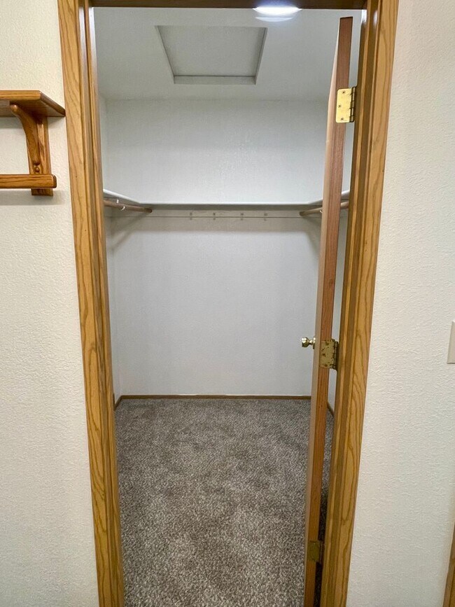 Building Photo - 5356 Vly Rdg Dr