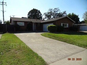 Building Photo - 10624 Chardonay Dr