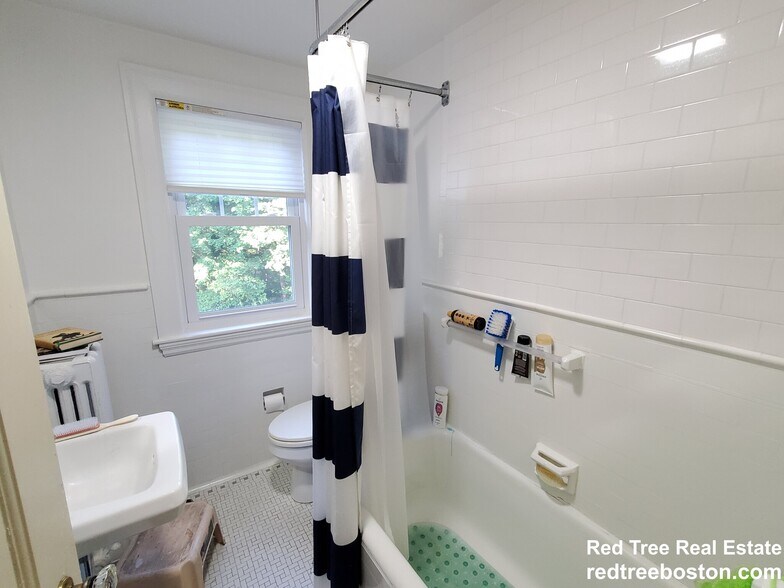 Building Photo - 58 Longfellow Rd