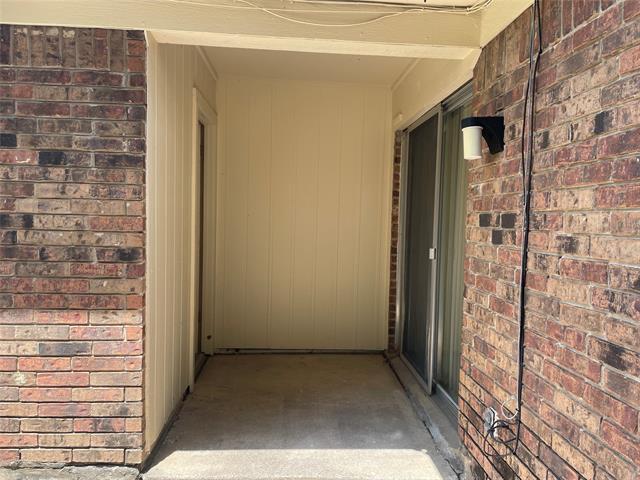 Building Photo - 2014 Bay Oaks Dr