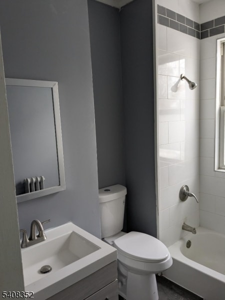 Building Photo - 32 Vreeland Ave