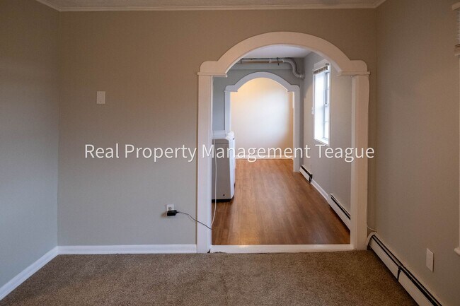 Building Photo - 1 S Main St