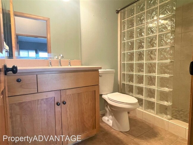 Building Photo - 3 br, 2.5 bath House - 731 Lingel Dr