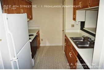 Building Photo - Highland Apartments