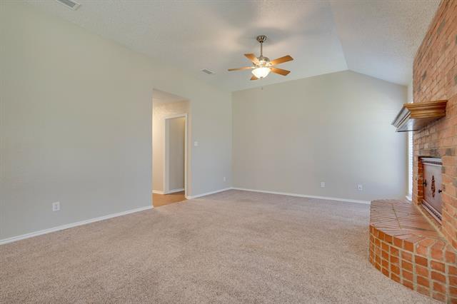 Building Photo - 215 Linda St