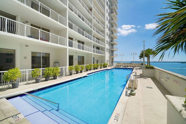 Building Photo - Brickell Bay Club