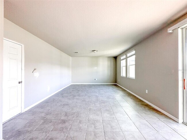 Building Photo - 484 Sun Warbler Wy