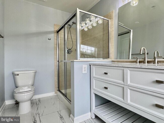 Building Photo - 2601 Emerson Dr