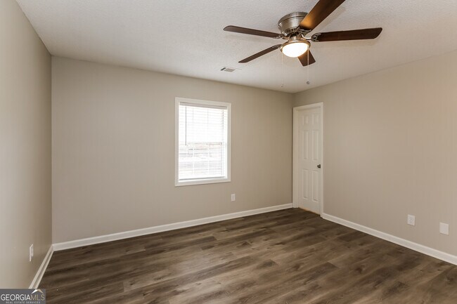 Building Photo - 2535 Valient Dr