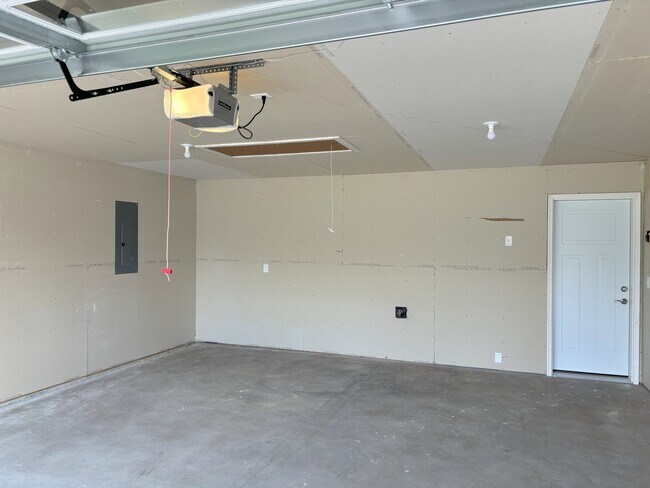 Building Photo - 353 Karen Ln