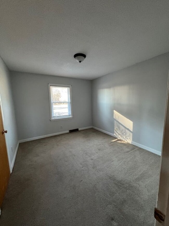 Building Photo - 123 Bear Creek Rd