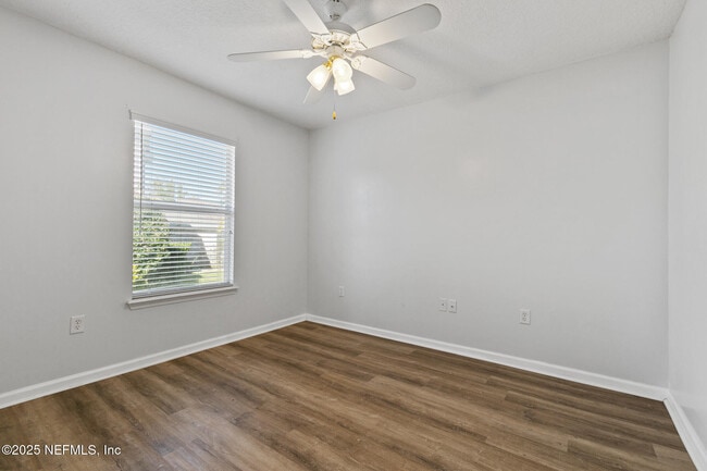 Building Photo - 3265 Woodglen Dr