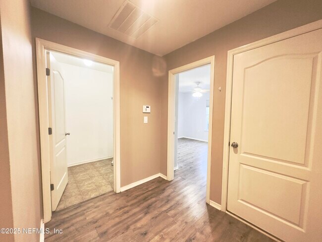 Building Photo - 204 Candlebark Dr