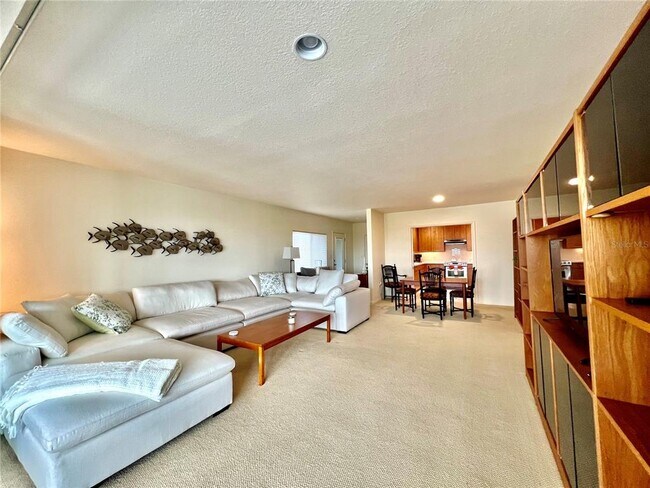Building Photo - 3220 S Shore Dr