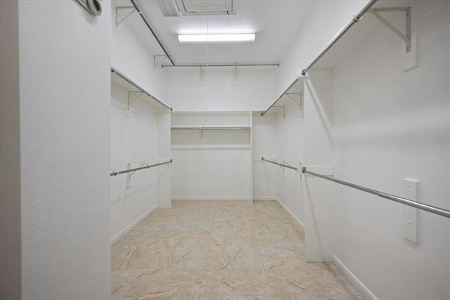 Building Photo - 10941 Yorkshire Ln
