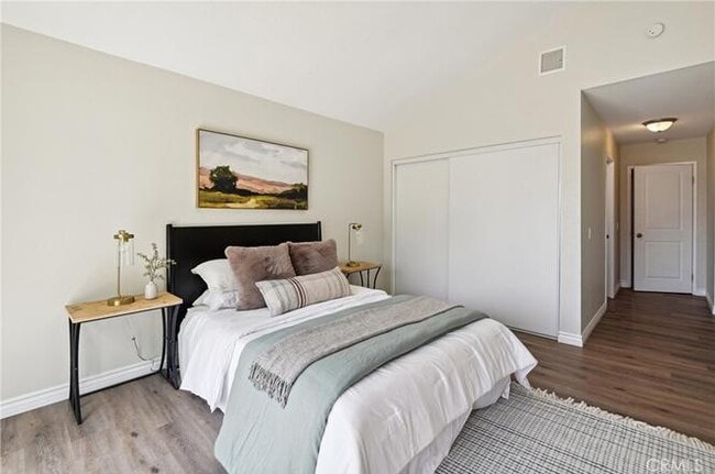 Building Photo - 1224 Fairway Cir