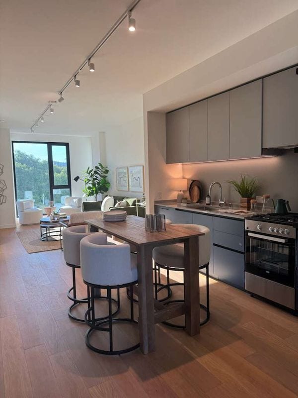 Building Photo - 395 6th St