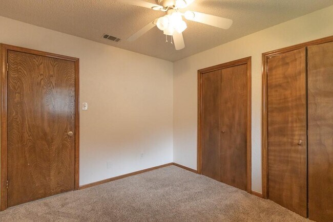 Building Photo - 11101 Froke Cedar Trail