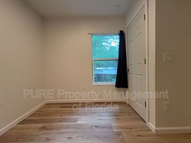 Building Photo - 11330 NE 66th Ln