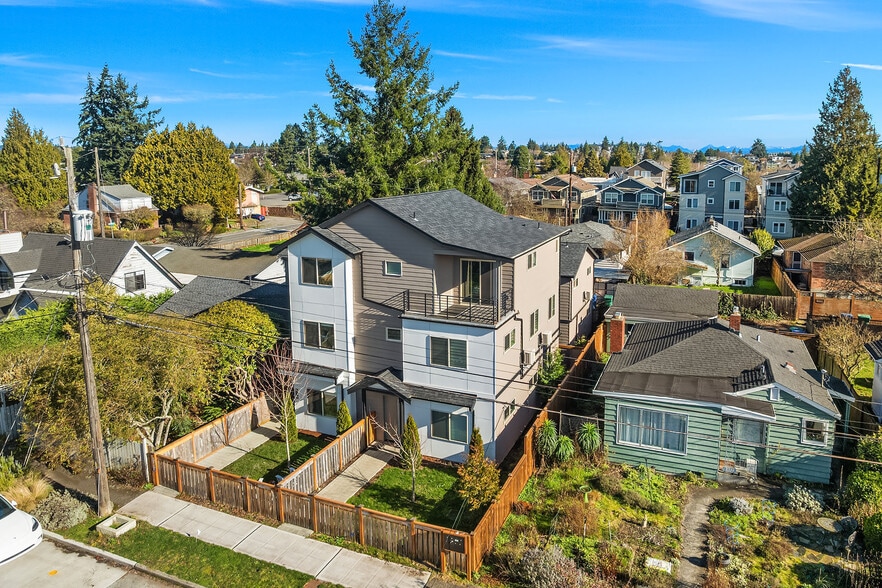 fenced front yard - 8338 27th Ave NW