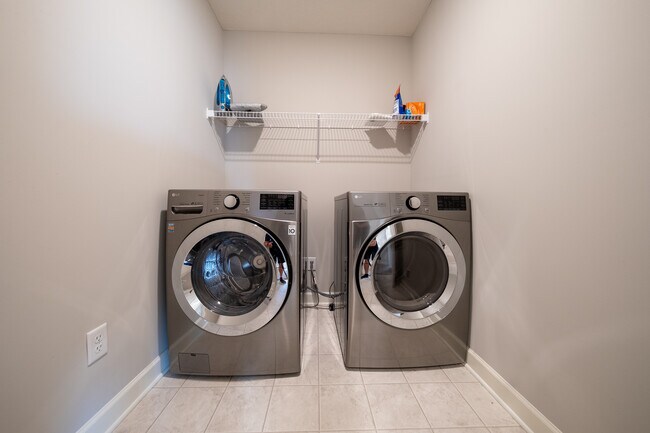 Building Photo - 18196 Goldfinch Wy