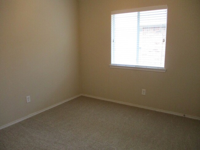 Building Photo - $1950 / 3br – 1835 ft2 - 3/2/2 w/Office re...