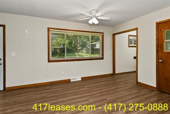 Building Photo - 203 S White Oak Ave