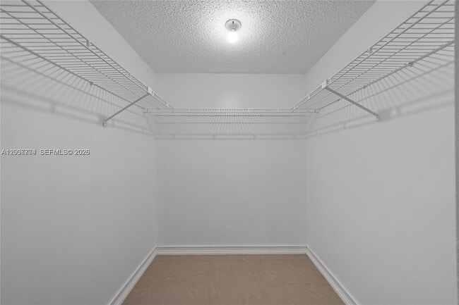 Building Photo - 200 Lakeview Dr