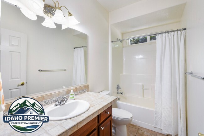 Building Photo - 418 E Trailside Dr