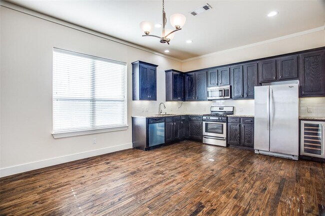 Building Photo - 4323 Dickason Ave