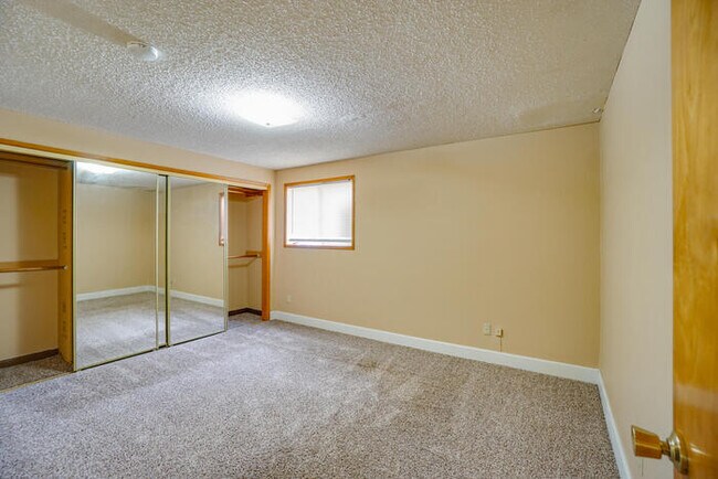 Building Photo - FOUR BEDROOM SPLIT LEVEL IN SALMON CREEK