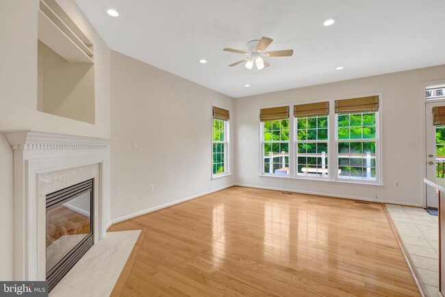 Building Photo - 2451 Silk Ct