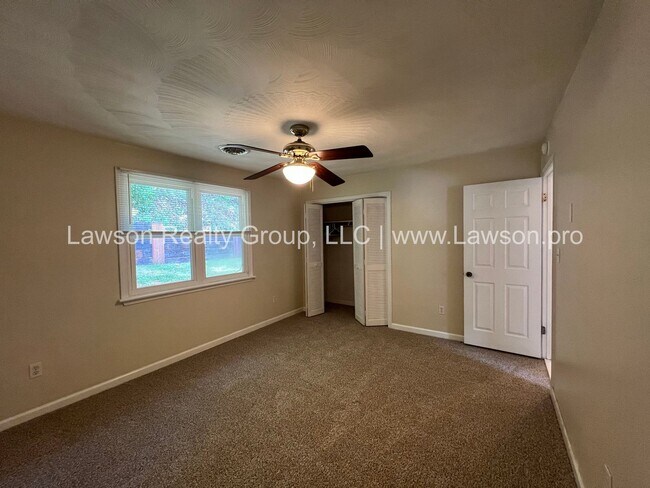 Building Photo - Cozy and Clean on a Cul De Sac-Move In Ready!