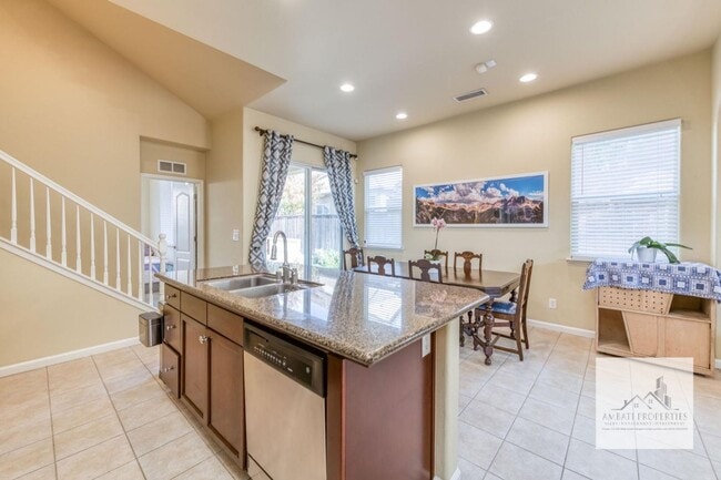 Building Photo - Charming Harlan Ranch Home!