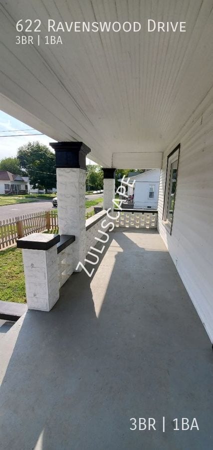 Building Photo - 622 Ravenswood Dr