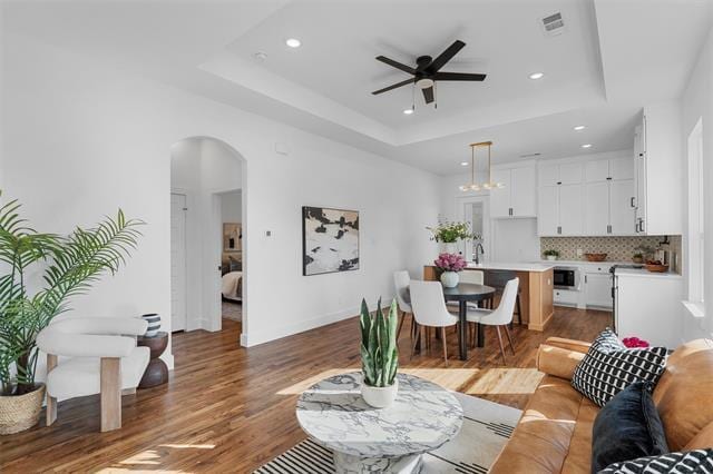 Building Photo - 700 Park Dr